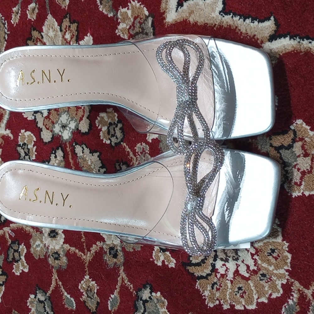 A.S.N.Y silver crystal ladies sandals( NWT)